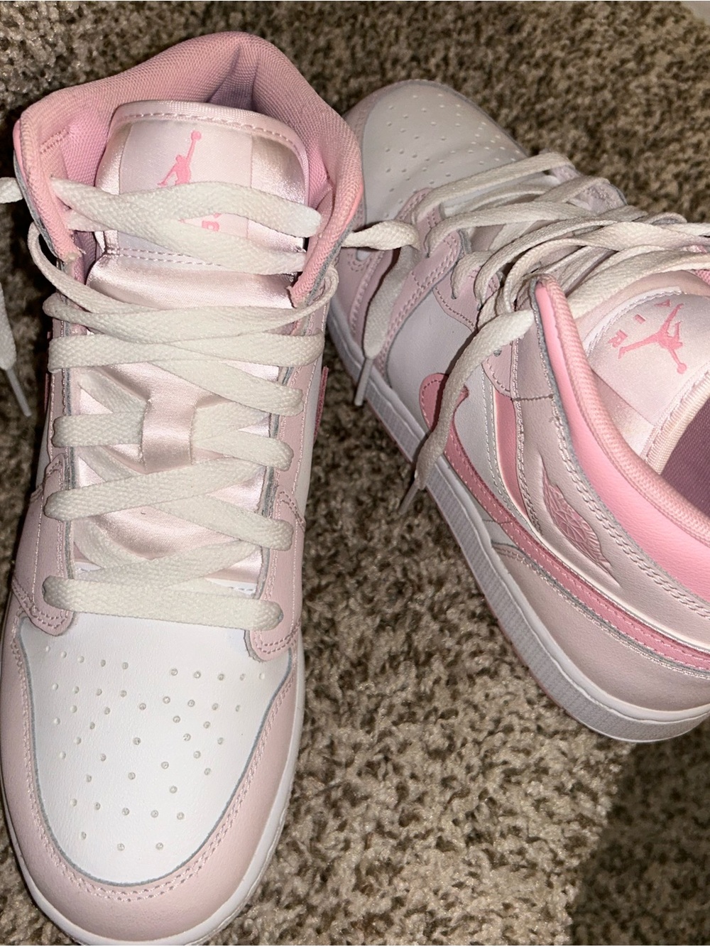 Jordan Kids Low-Top Sneakers in Pink and White
